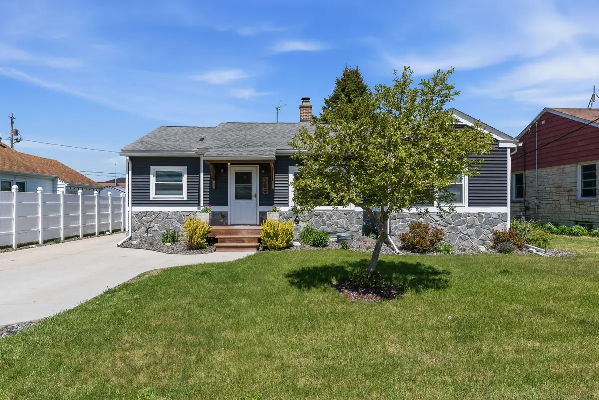 366 3rd St, Kewaskum, WI 53040 - #1