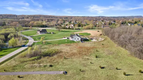 W310S3054 Katherine Ct, Genesee, WI 53189