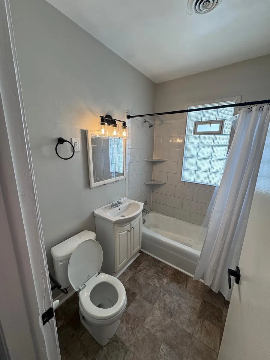 8726 W Mitchell St, West Allis, WI 53214 - #3