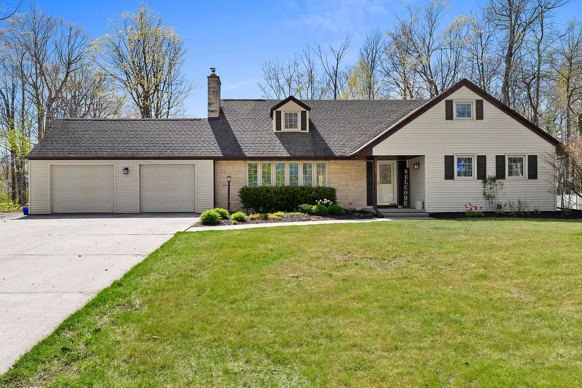 1140 Tanglewood Rd, Manitowoc, WI 54220 - #1