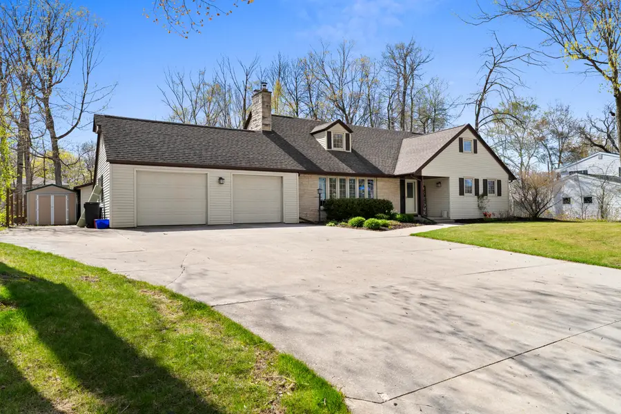 1140 Tanglewood Rd, Manitowoc, WI 54220 - #2