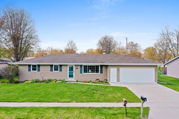 1334 Irving Cir, Manitowoc, WI 54220