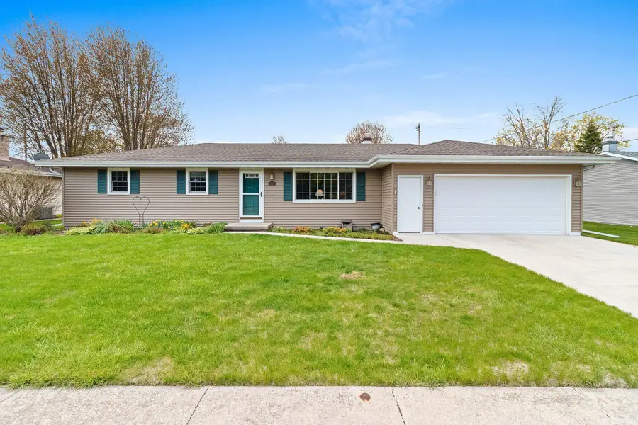 1334 Irving Cir, Manitowoc, WI 54220 - #2