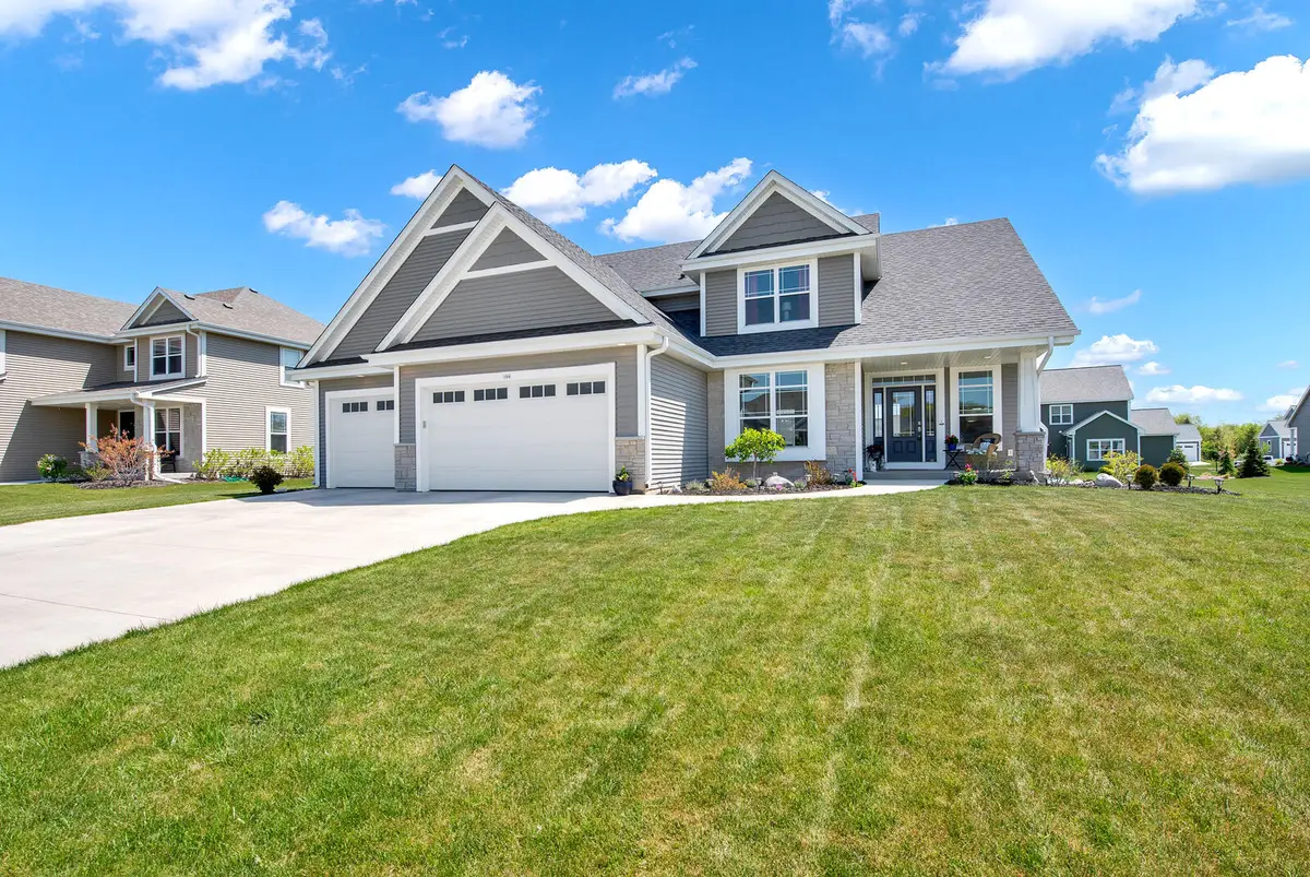 184 Winterberry Ln, Grafton, WI 53024 - #1