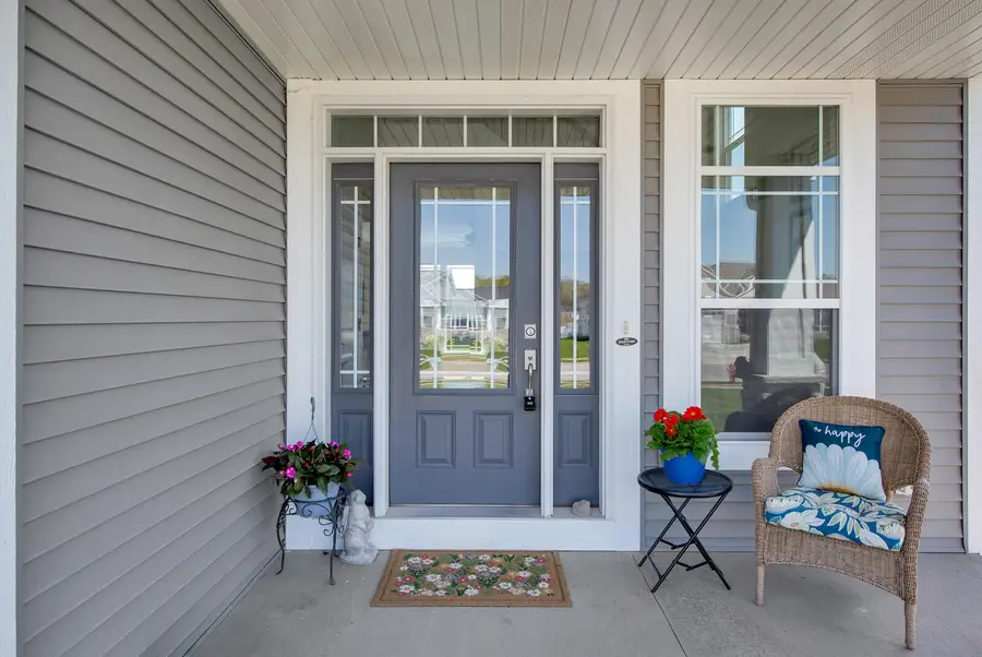 184 Winterberry Ln, Grafton, WI 53024 - #3