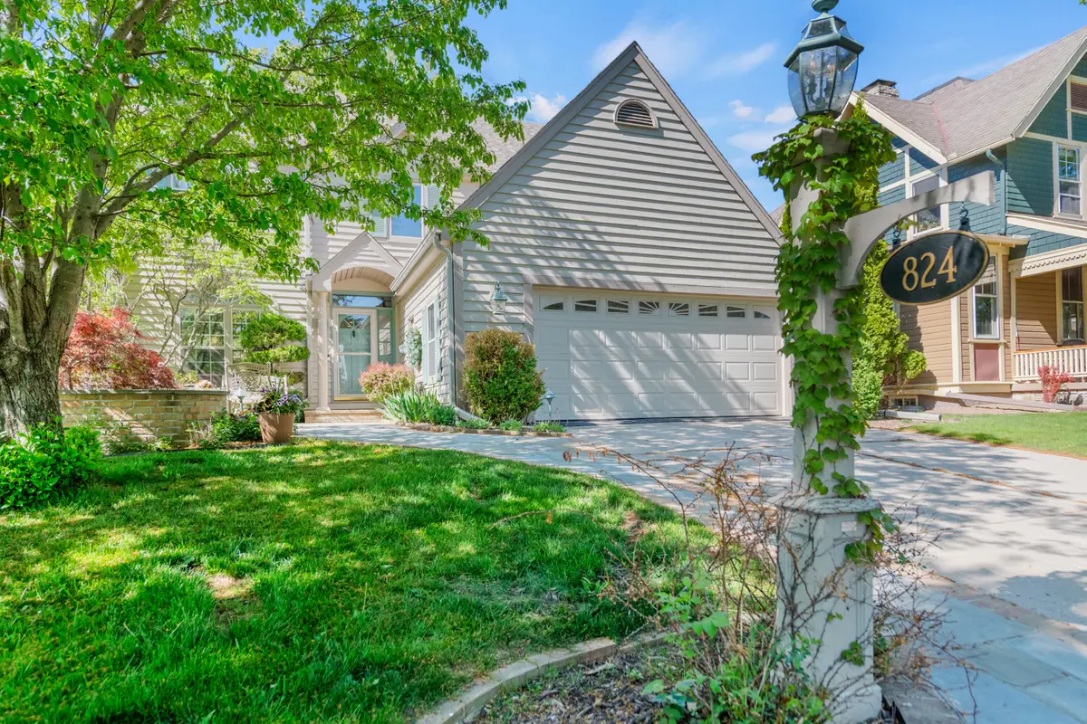 824 E Glen Ave, Whitefish Bay, WI 53217 - #1