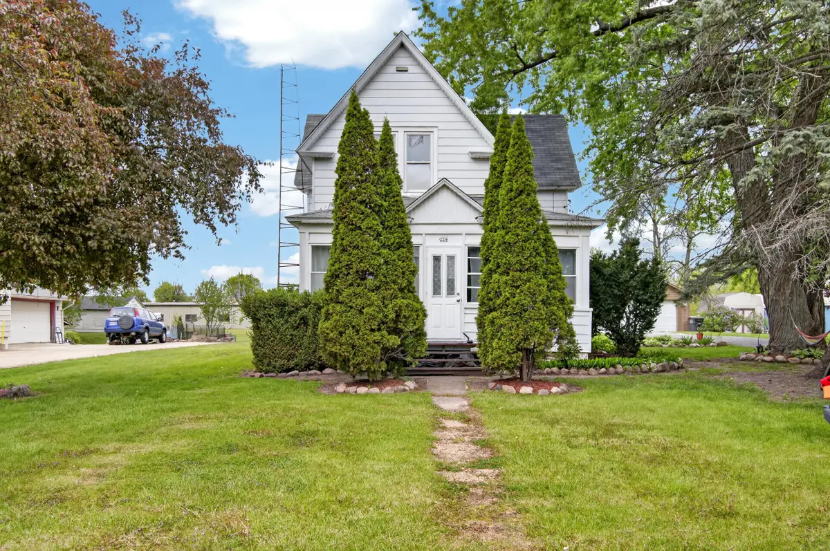 224 Howard St, Walworth, WI 53184 - #1