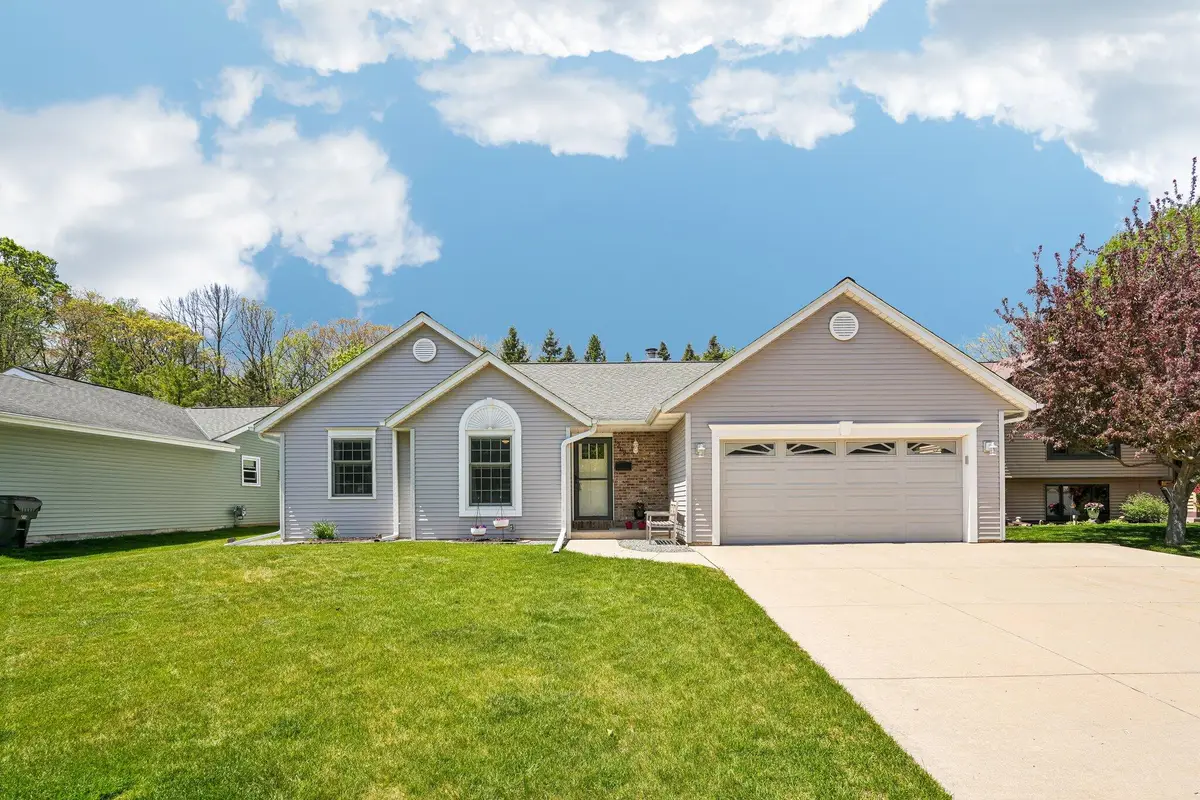 1202 Green Tree Rd, West Bend, WI 53090 - #1
