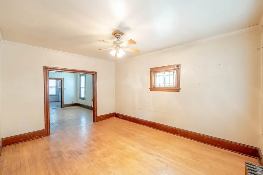 1016 E Land Pl, Milwaukee, WI 53202 - #2
