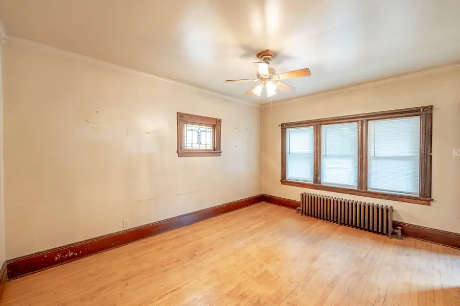 1016 E Land Pl, Milwaukee, WI 53202 - #3