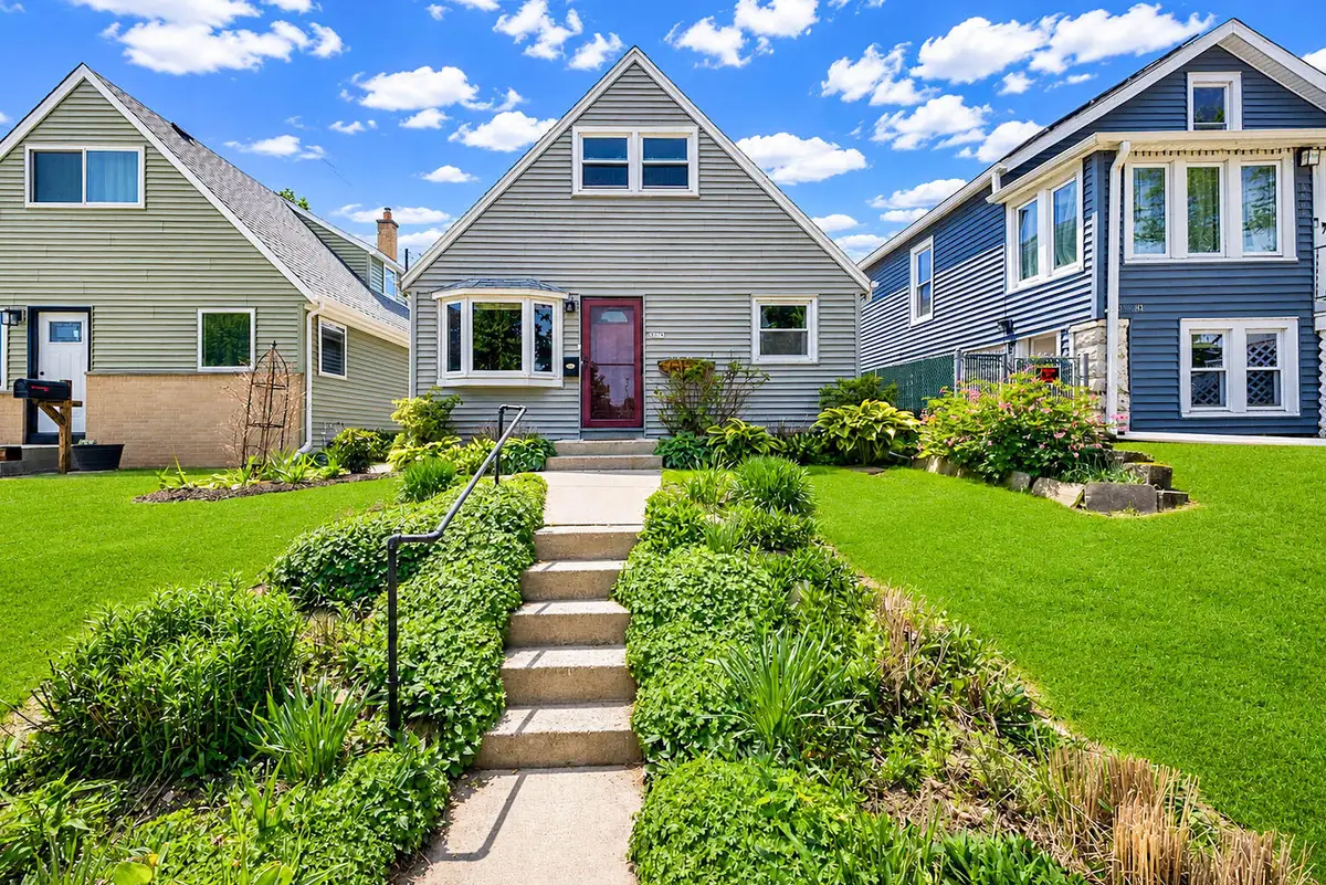 3671 E Whittaker Ave, Cudahy, WI 53110 - #1