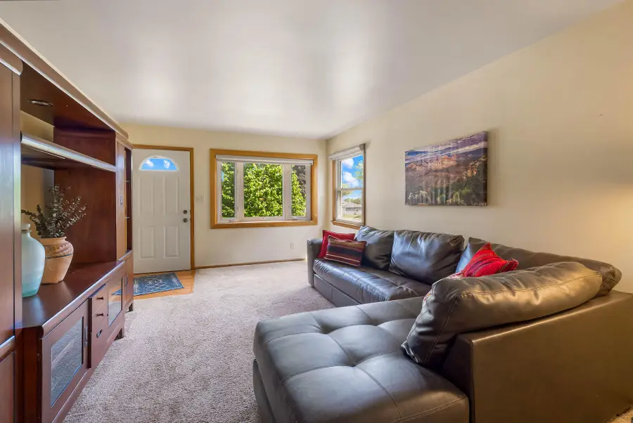 3671 E Whittaker Ave, Cudahy, WI 53110 - #3