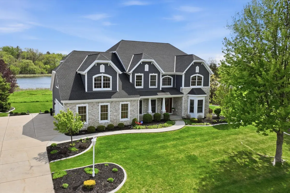 N57W34997 Pondview Ln, Oconomowoc, WI 53066 - #1