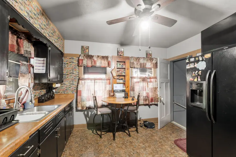 1128 W Capitol Dr, Milwaukee, WI 53206 - #3