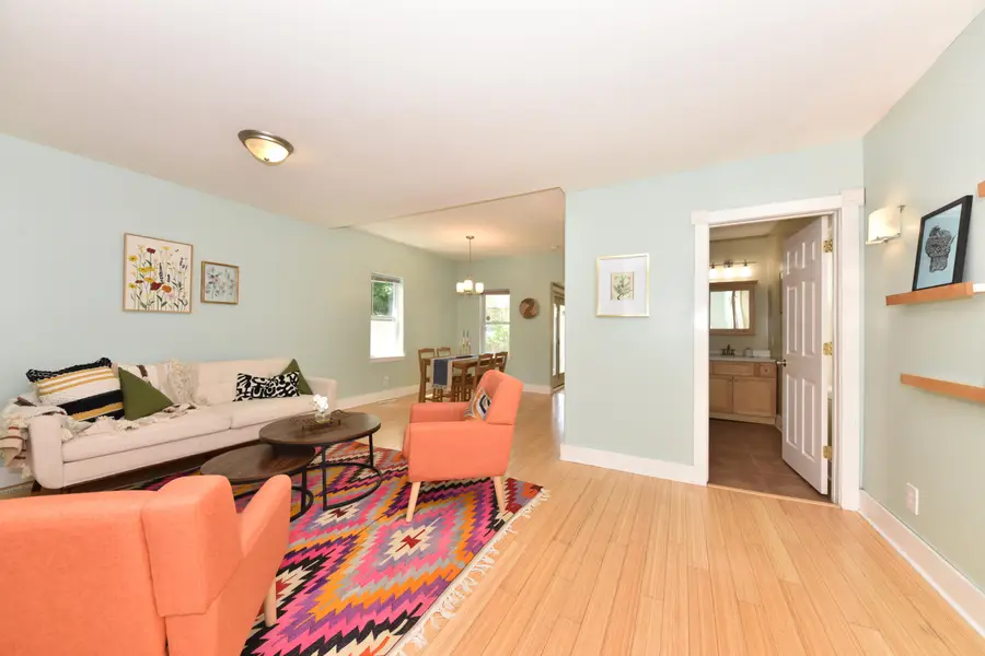 2543 N Gordon Pl, Milwaukee, WI 53212 - #3
