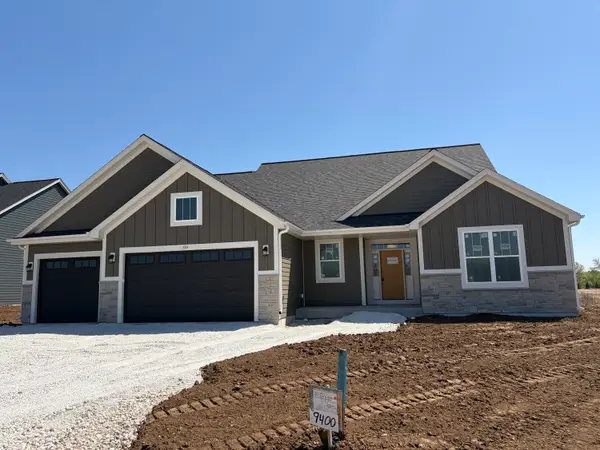 503 Talbot's Woods Dr, Dousman, WI 53066