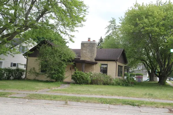 431 Walnut St, Burlington, WI 53105
