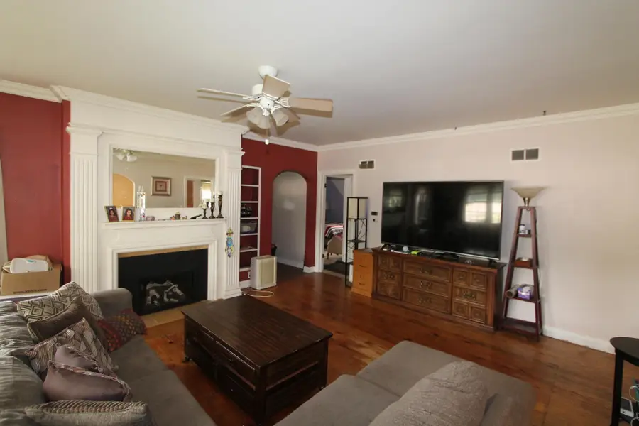 431 Walnut St, Burlington, WI 53105 - #2