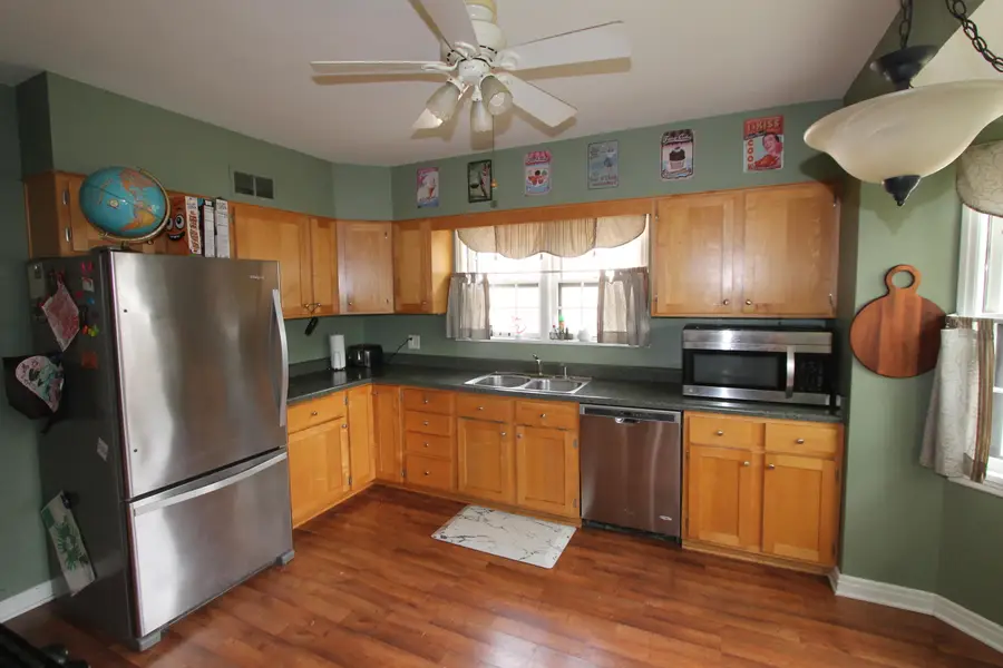 431 Walnut St, Burlington, WI 53105 - #3