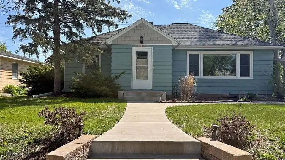 2525 Sunrise Dr, La Crosse, WI 54601 - #1
