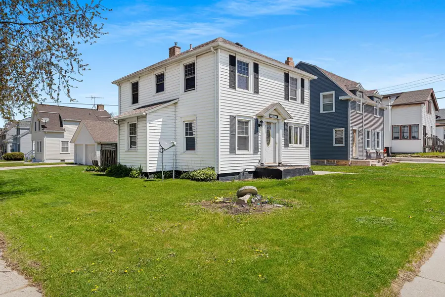 2616 Meadow Ln, Manitowoc, WI 54220 - #3