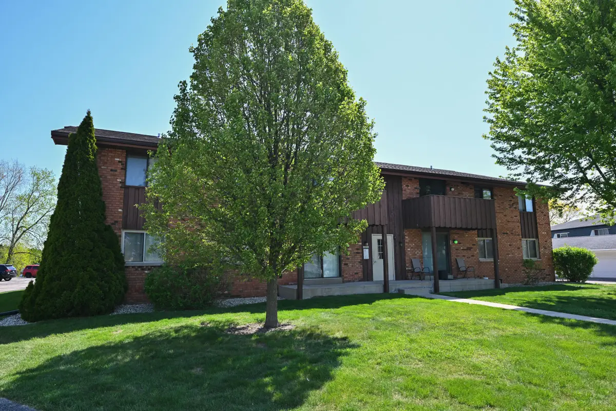 10352 W Whitnall Edge Ct, Franklin, WI 53132 - #1