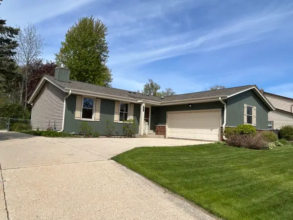 1214 Cherrywood Dr, Waukesha, WI 53188