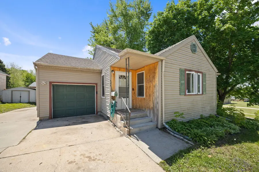424 W Milwaukee St, Jefferson, WI 53549 - #2