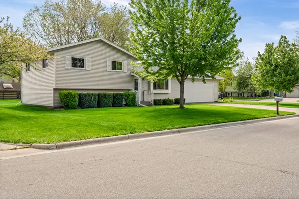 825 Valley Ct, Onalaska, WI 54650