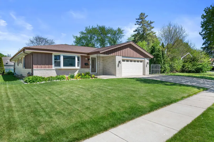 5358 Mulberry Dr, Greendale, WI 53129 - #2