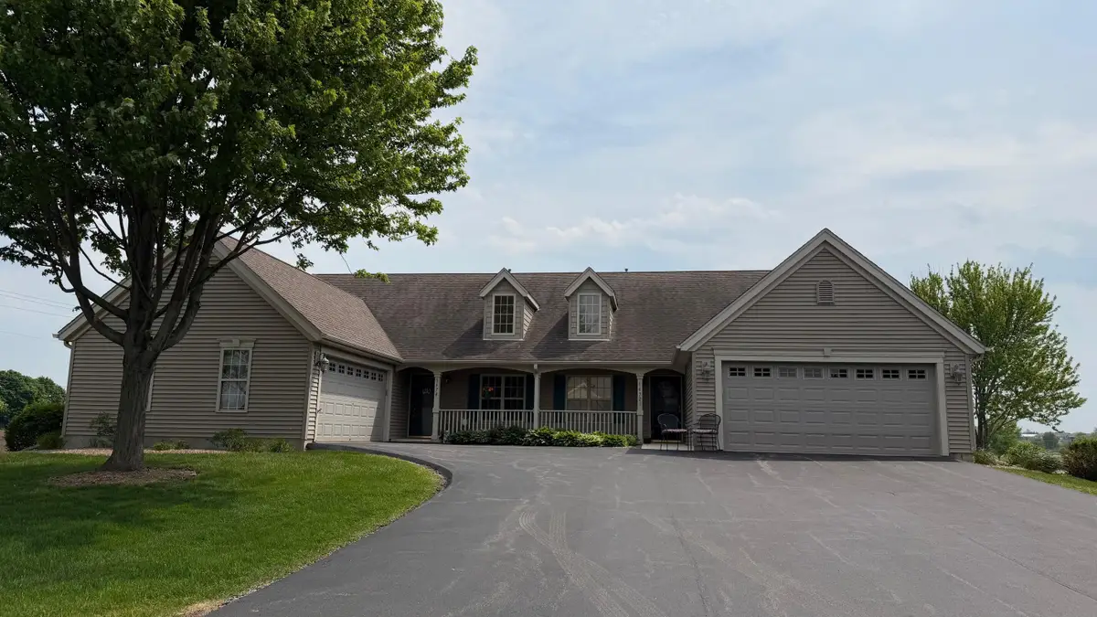 1472 Groves Ln, Union Grove, WI 53182 - #1