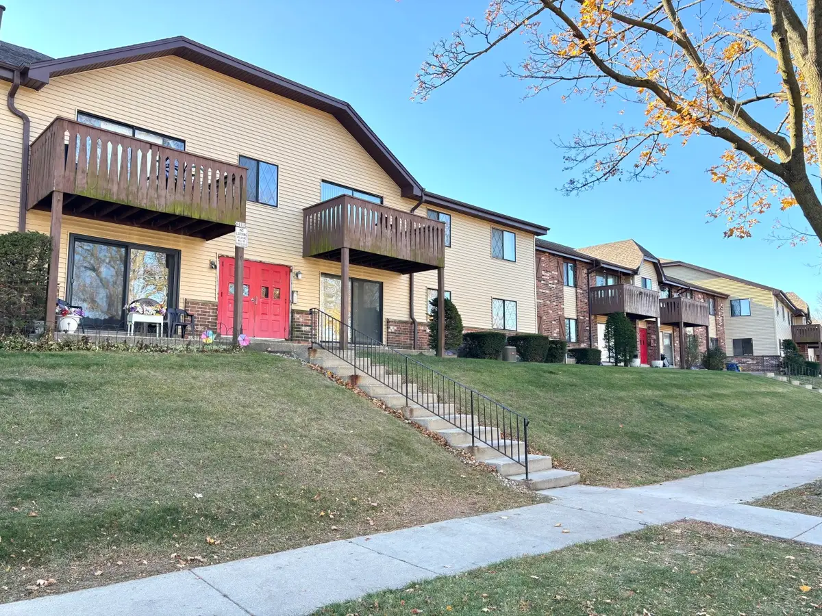6011 W Port Ave, Milwaukee, WI 53223 - #1