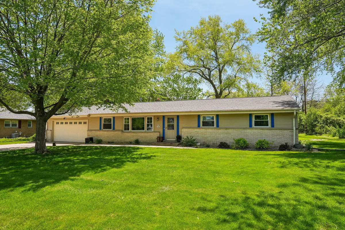 N50W17803 Greenview Ave, Menomonee Falls, WI 53051 - #1