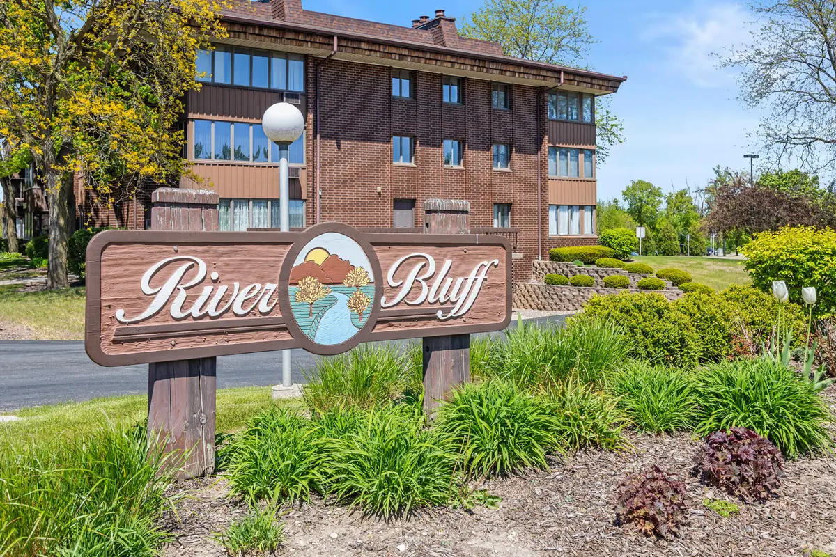 N84W15750 Ridge Rd, Menomonee Falls, WI 53051 - #1