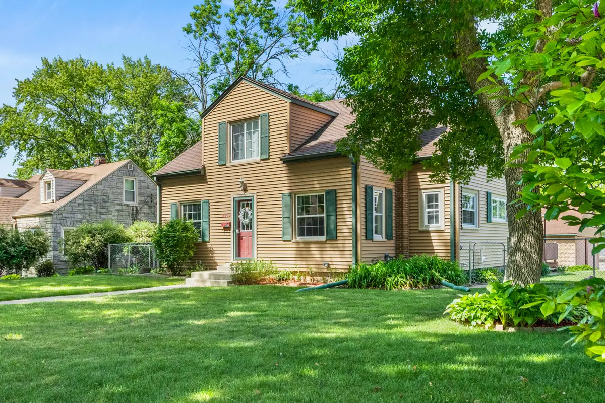 2905 S 95th St, West Allis, WI 53227 - #1