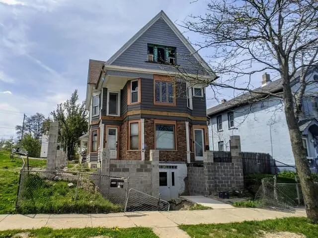 2329 N Vel R Phillips Ave, Milwaukee, WI 53212 - #1