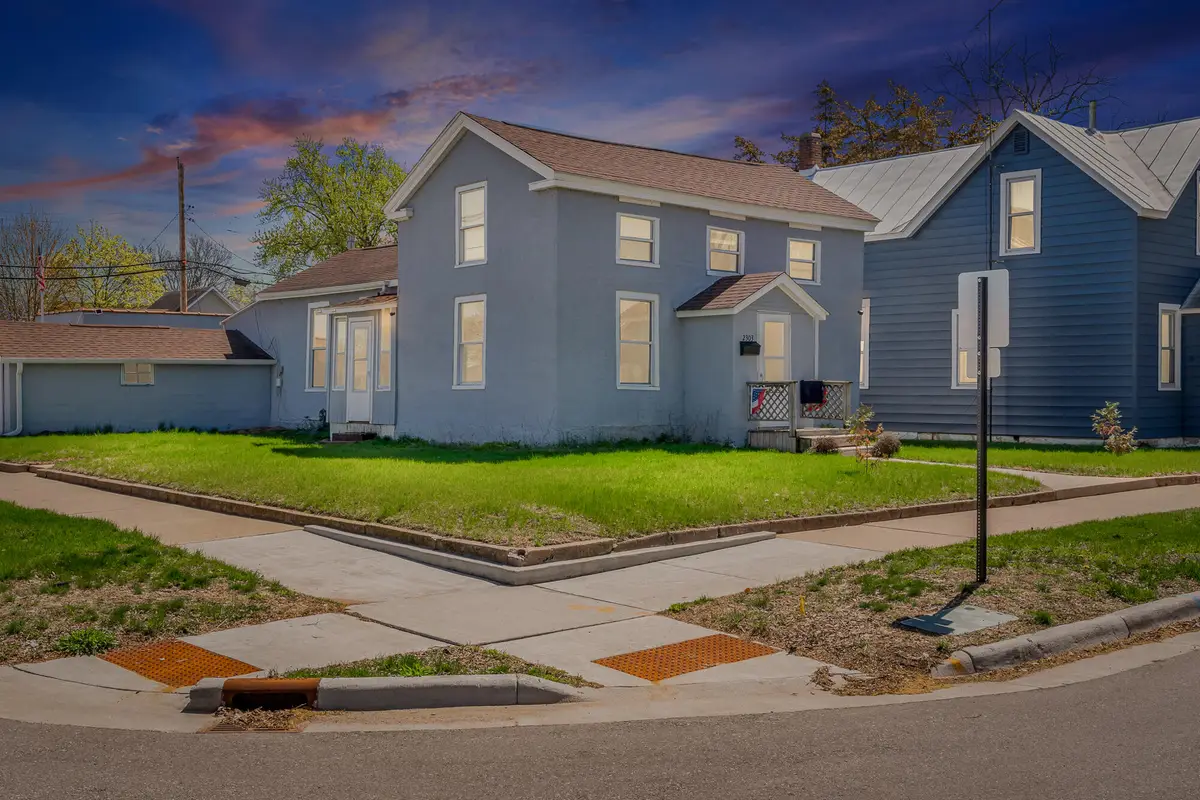 2303 13th St S, La Crosse, WI 54601 - #1