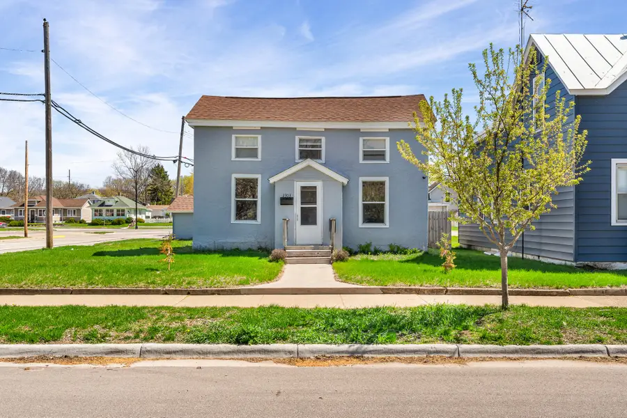 2303 13th St S, La Crosse, WI 54601 - #2