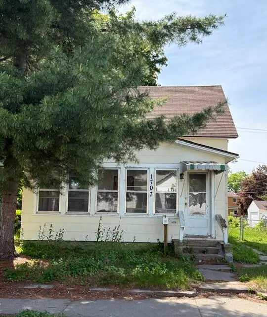 1707 Charles St, La Crosse, WI 54603