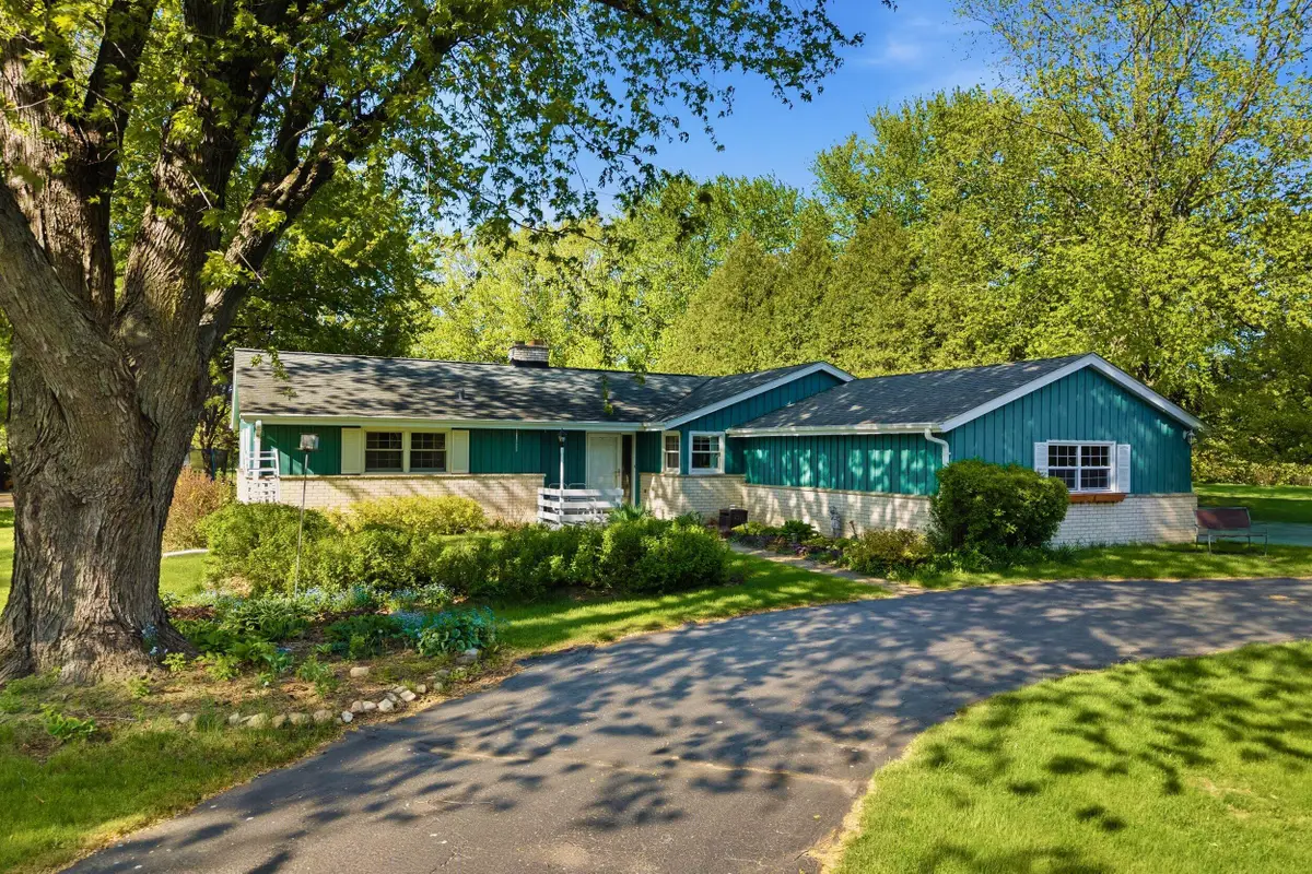 10780 Crestview Dr, Cedarburg, WI 53012 - #1