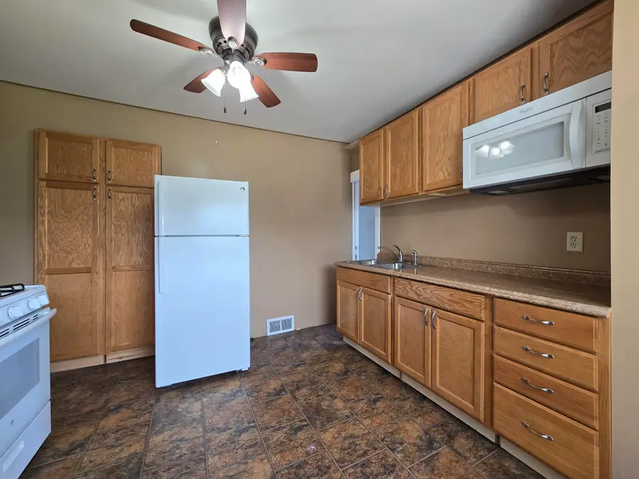 1031 S 98th St, West Allis, WI 53214 - #2