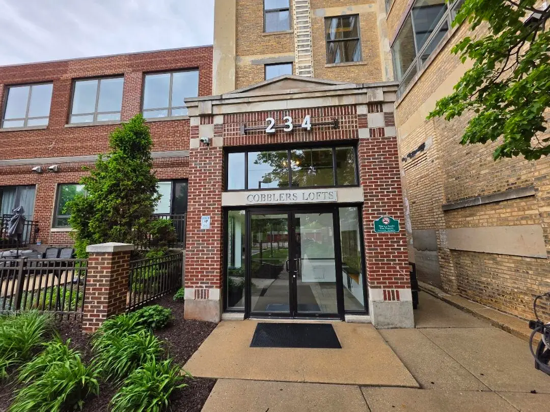 234 E Reservoir Ave, Milwaukee, WI 53212 - #1