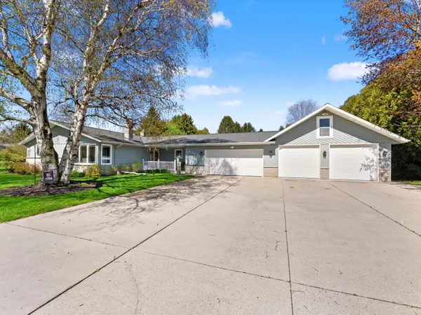 5204 S 10th St, Manitowoc, WI 54220