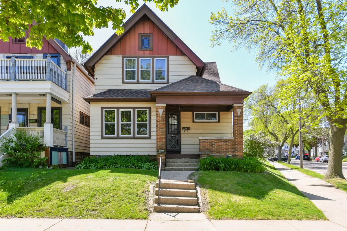 501 E Otjen St, Milwaukee, WI 53207 - #1