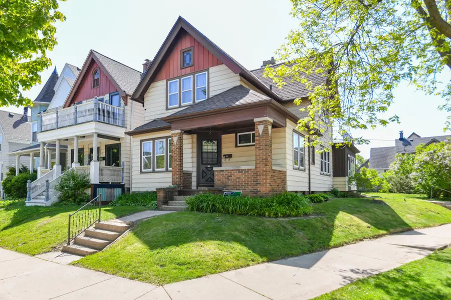 501 E Otjen St, Milwaukee, WI 53207 - #2