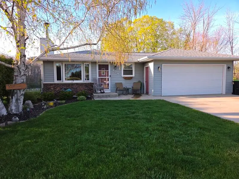 424 Van Buren Rd, Howards Grove, WI 53083 - #1
