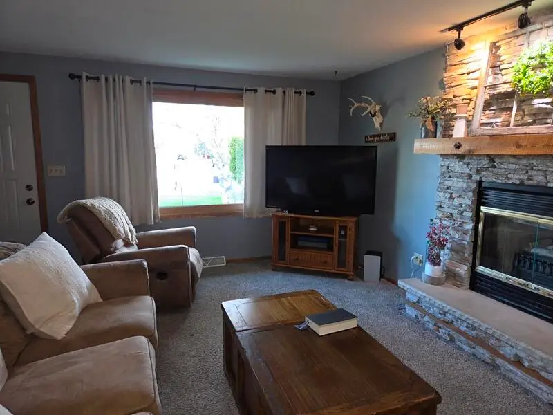 424 Van Buren Rd, Howards Grove, WI 53083 - #2