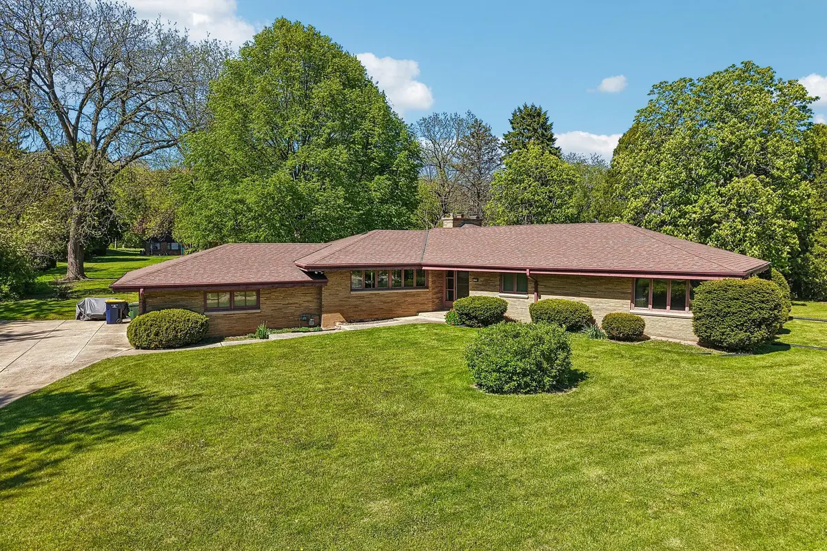 11738 W Hayes Ave, West Allis, WI 53227 - #1