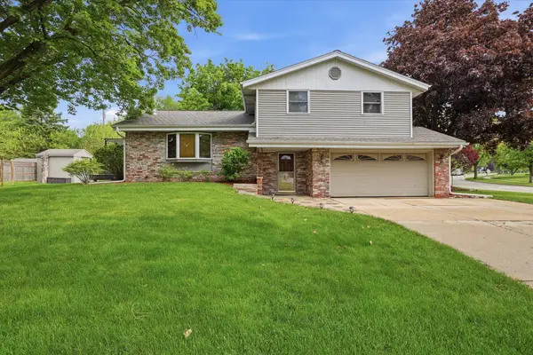 1880 Stardust Dr, Waukesha, WI 53186