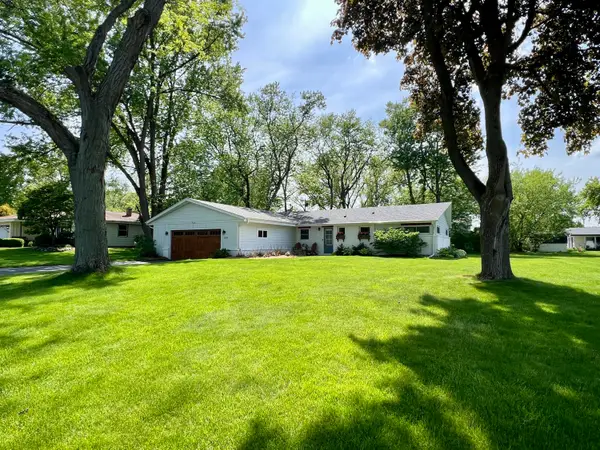 2525 Tilton Ln, Brookfield, WI 53045